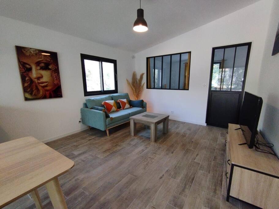 Appartement Avec Jardin Privatif Cuers Exteriér fotografie